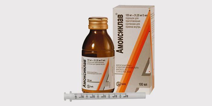 Amoxiclav in confezione e dispenser