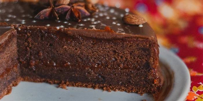 Praha kake med aprikos syltetøy og krydder