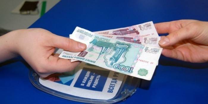 Transfer de bani de la mână la mână