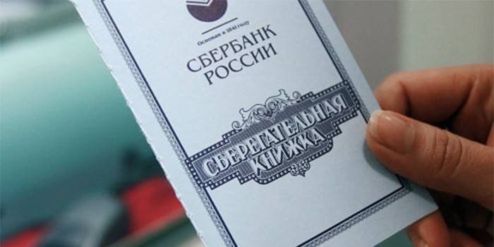 Sberbank tasarruf defteri elinde
