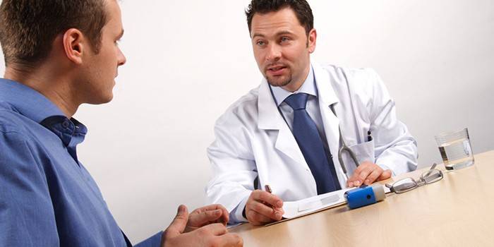 Paciente hablando con un médico