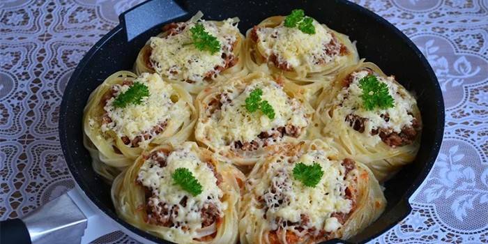 Et ve peynirli Tagliatelle