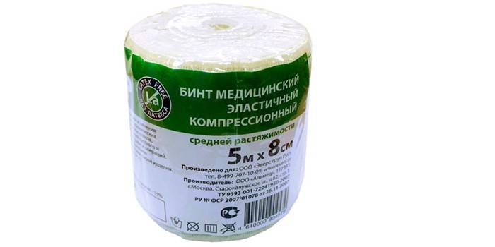 Elastinis medicininis kompresinis tvarstis pakuotėje