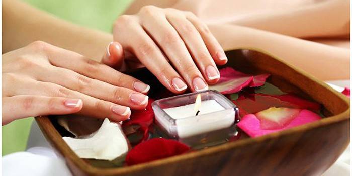 Plateau à ongles pour manucure spa