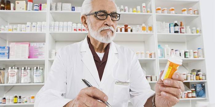 Farmacistul care deține un medicament