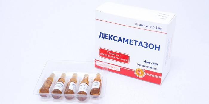 Ampuale ale medicamentului Dexametazona din ambalaj