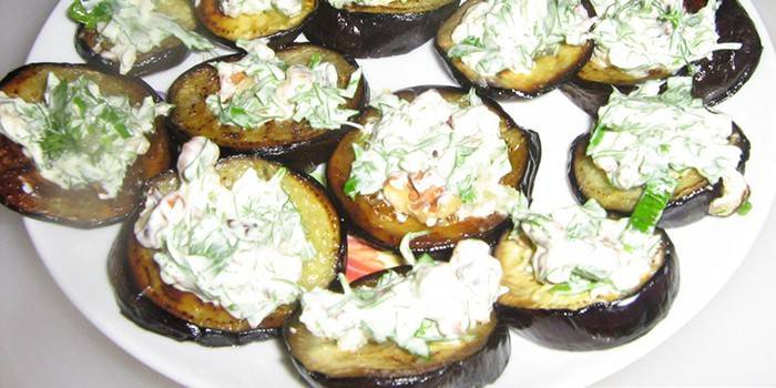 Aubergines frites avec sauce à l'ail et à la mayonnaise