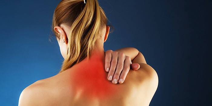 La nena té dolor a la columna cervical
