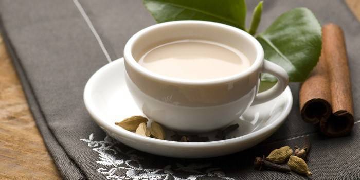 Lá xanh ủ với sữa