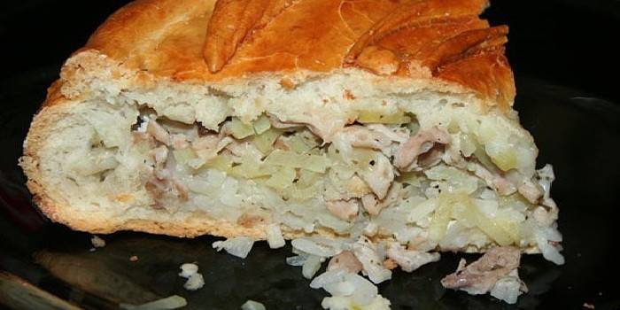 Kulebyaka con carne y arroz