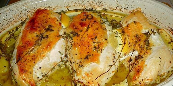 อกไก่ซอสมะนาวและเครื่องเทศ