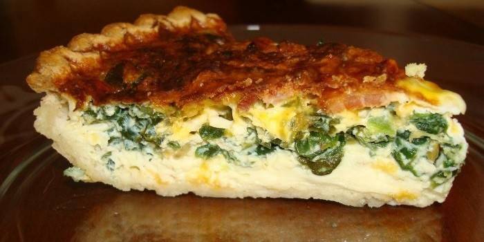 Torte mit Kartoffeln und Spargel
