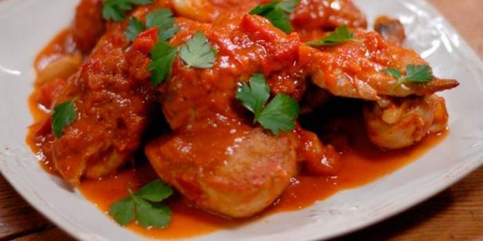 ไก่หั่นในน้ำมะเขือเทศ