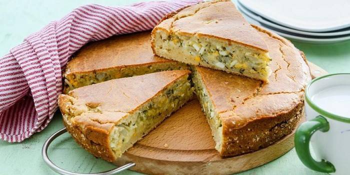 Pastel cerrado con huevo y arroz