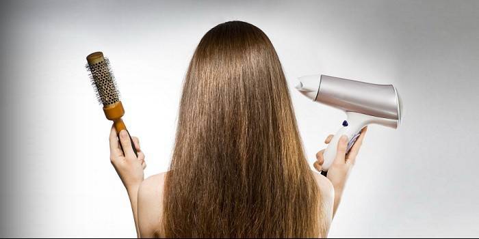 Peigne et sèche cheveux
