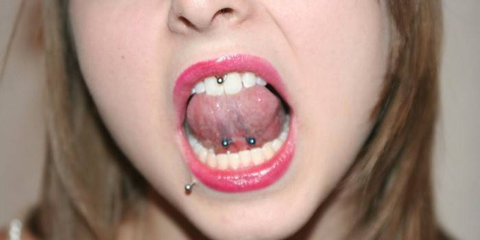 Piercing de lengua en la brida