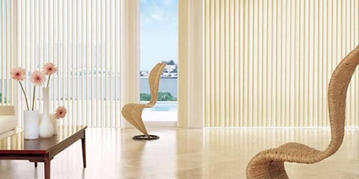 Cortinas verticais plissadas