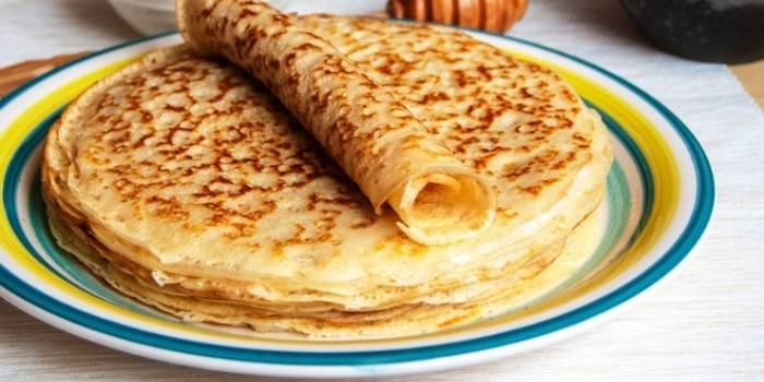Crêpes dans une assiette