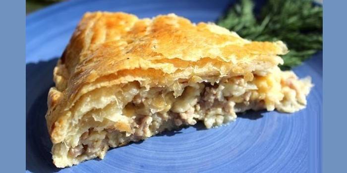 Pastel de hojaldre con carne