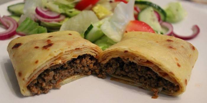 Täytetty jauhelihalla