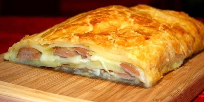 Strudel perunoiden ja makkaroiden kanssa