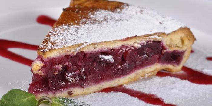 Geschlossene Kirschtorte