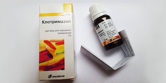 Ambalajda Clotrimazole çözeltisi