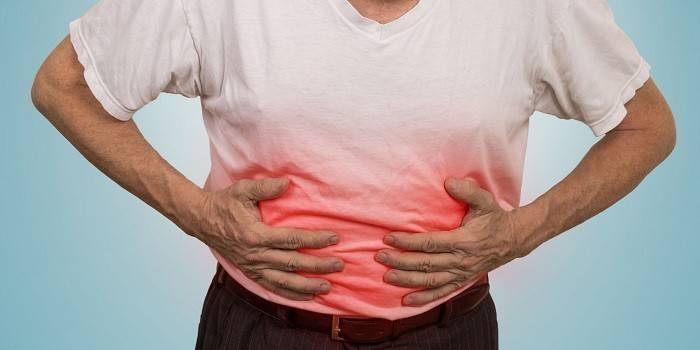 Dolor en el estómago de un hombre