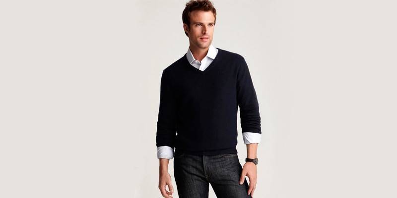 Πουκάμισο κάτω από ένα λεπτό jumper