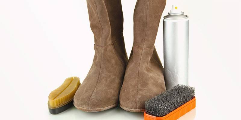Bottes, pinceaux et aérosols