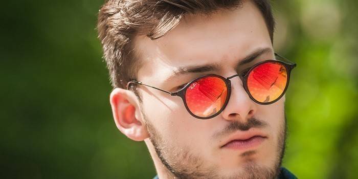 نظارة شمسية للرجال مع عدسات حمراء Ray-Ban RB 2447 901 / 4W