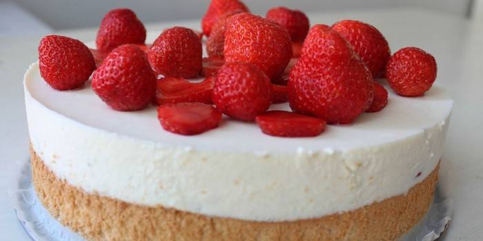 Eper szivacs joghurt torta