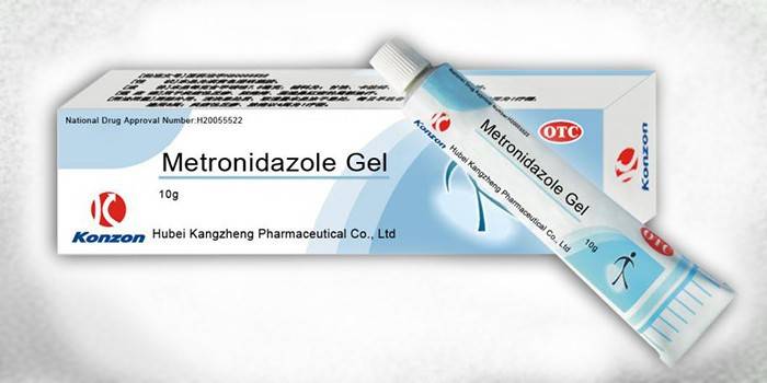 Metronidazol en gel en el paquete
