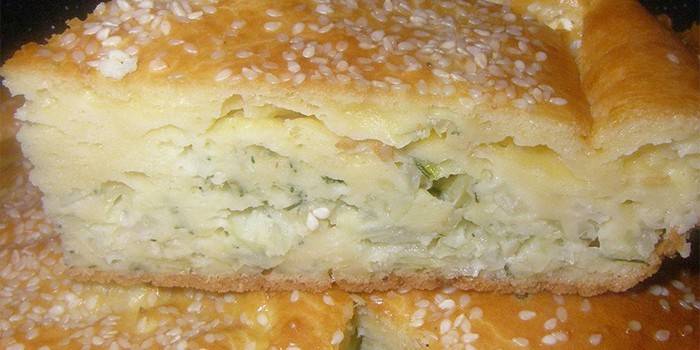 Pastel de gelatina con repollo y semillas de sésamo