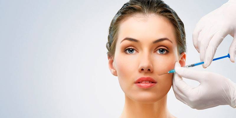 Les femmes reçoivent une injection