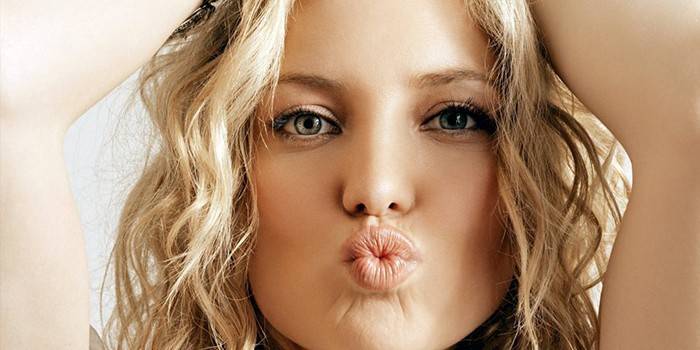Formando un hermoso contorno de labios