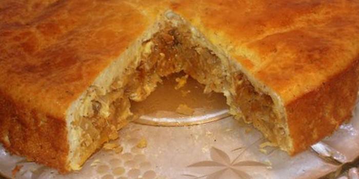 Tarta de gelatina preparada con relleno de col