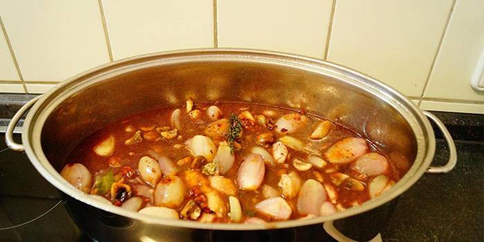 Makea ja hapan aasialainen tyyli