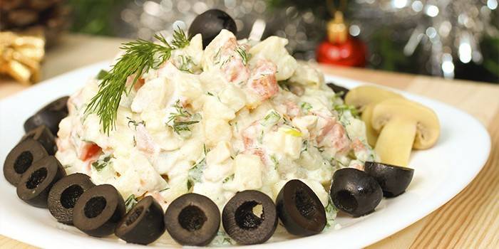 Bir tabakta salata