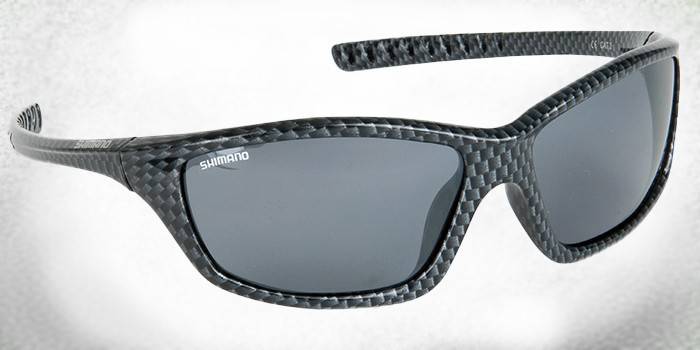 „Shimano Technium“ anglimi dengti akiniai su poliarizuotais lęšiais