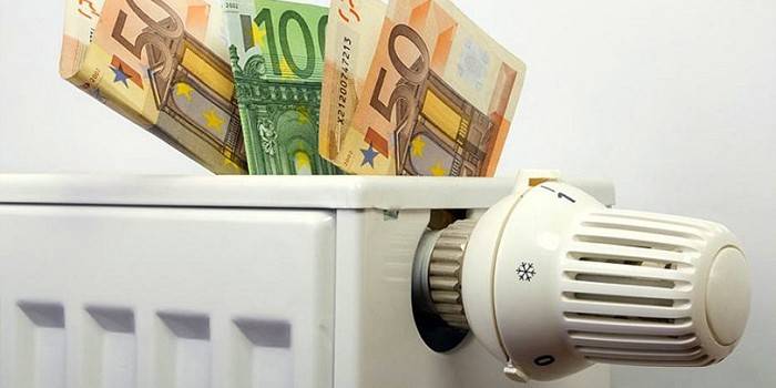 Μπαταρία θέρμανσης με θερμικό ρελέ και λογαριασμούς δολαρίων