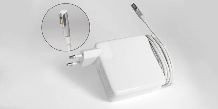 A fonte de alimentação para o portátil MagSafe Apple VC747Z / A