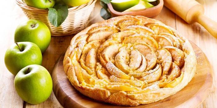 Elmalı puf böreği pasta