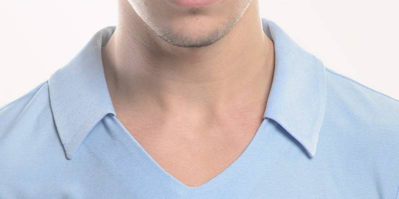 V-λαιμό T-shirt