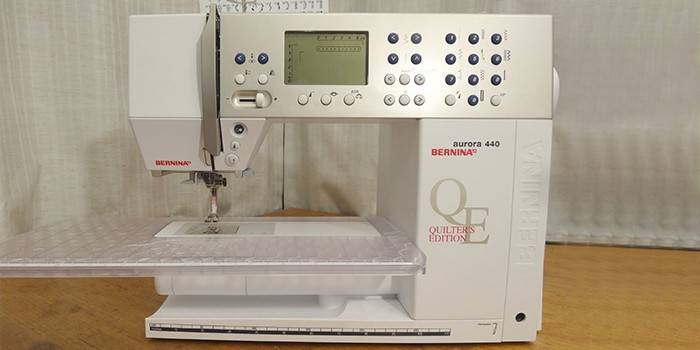 Bernina Aurora 440 QE BM