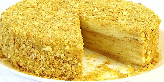 Paruoštas supjaustytas Napoleono pyragas