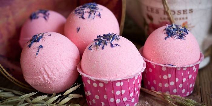 Bombe da bagno per animali domestici alla lavanda