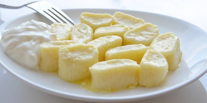Bánh bao lười sẵn sàng trong một cái đĩa