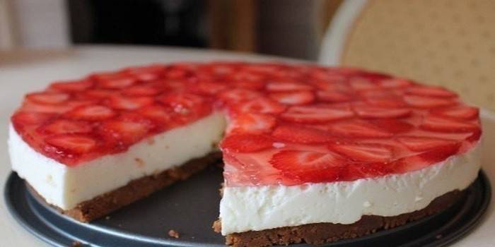 Torta túróhabbal és bogyókkal