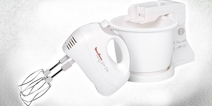 الخلاط مع وعاء بلاستيكي دوار Moulinex HM 412